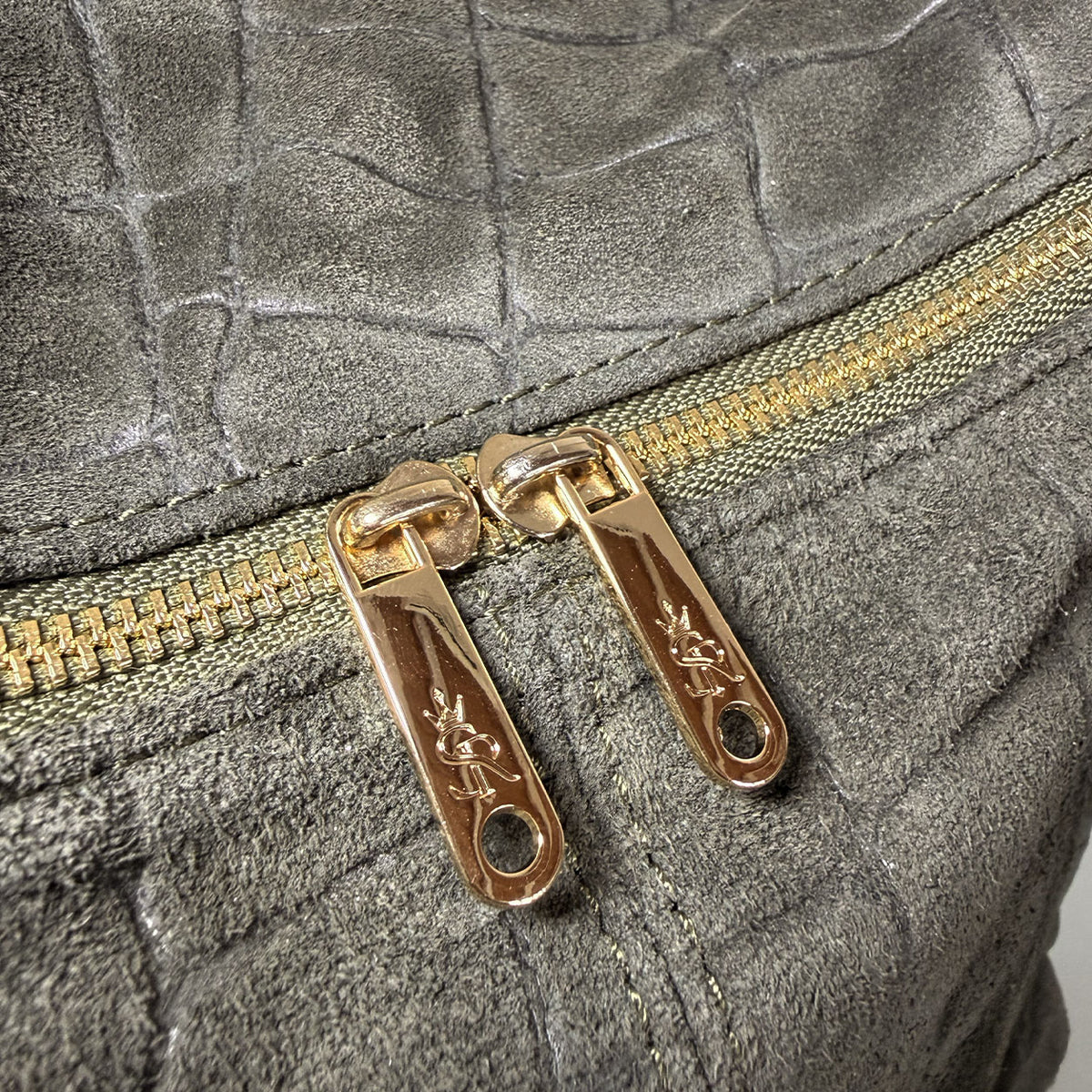 Saray® – Diamante Nero | Suede Cocco Muschio